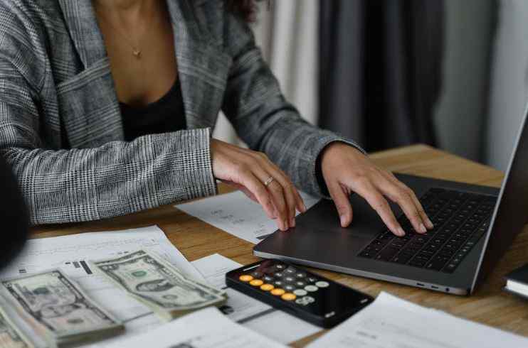 Making Money Online for Beginners: A Complete Guide