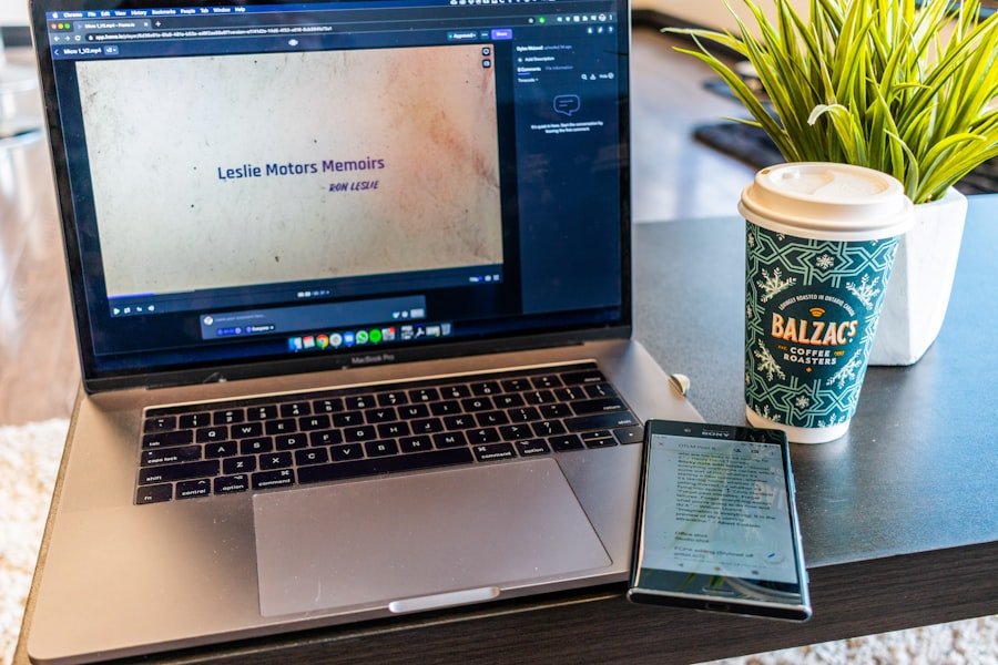 Photo Laptop and coffee