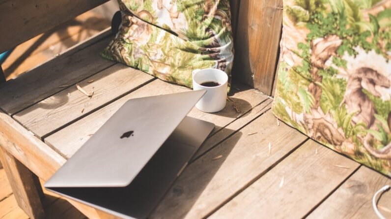 Photo Laptop and coffee