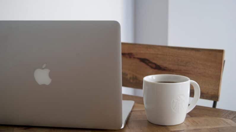 Photo Laptop and coffee