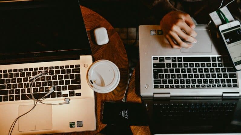 Photo Laptop and coffee