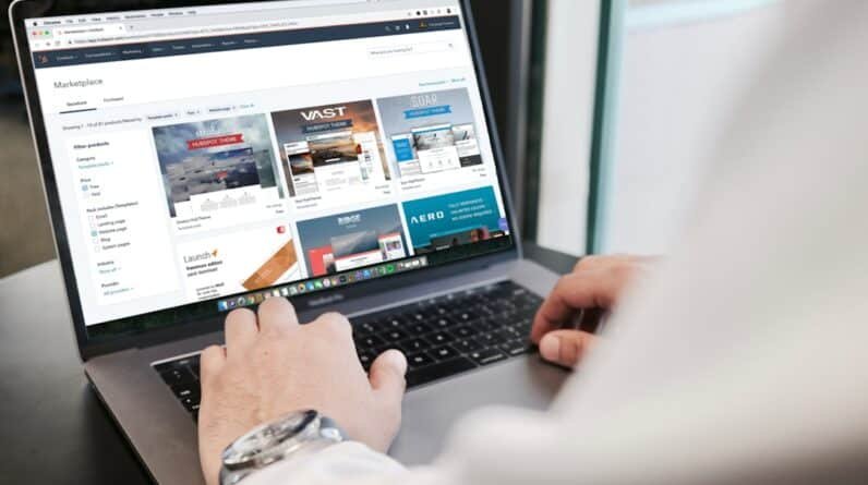 Photo Laptop and internet