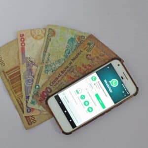 Photo Smartphone with money icon