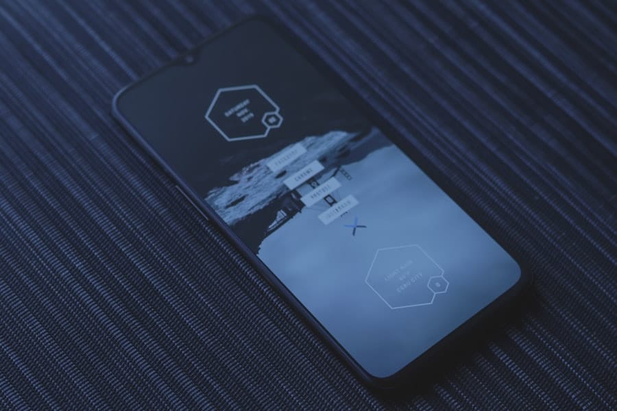 Photo Smartphone with money icon