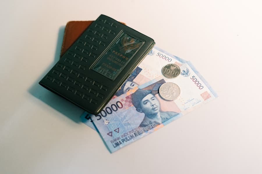 Photo Smartphone with money