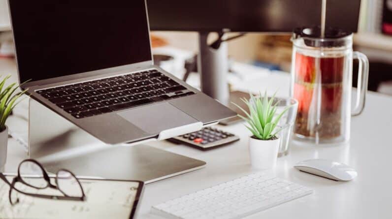 Photo Laptop and money