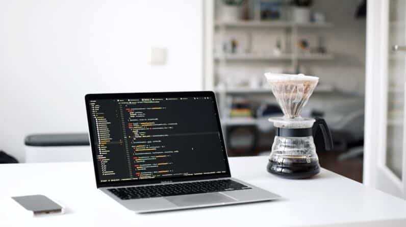 Photo Laptop and coffee