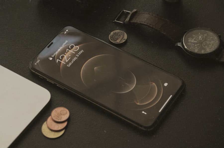 Photo Mobile phone with money icon