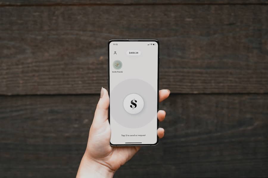 Photo Smartphone with money icon