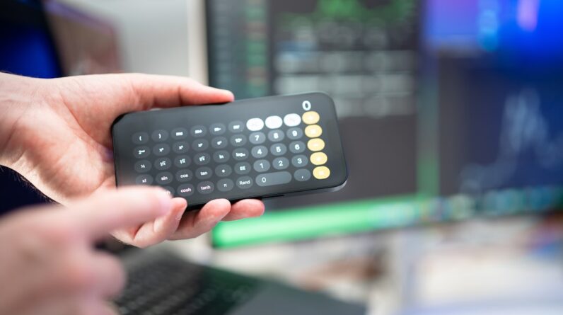 Photo Laptop and money