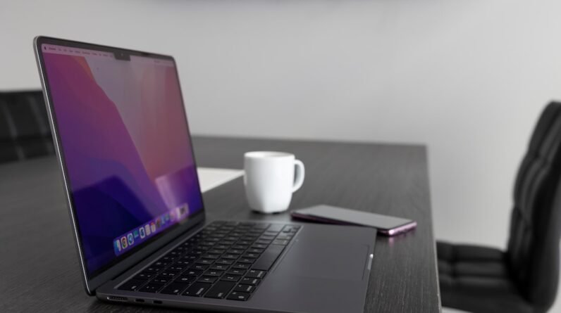 Photo Laptop and coffee
