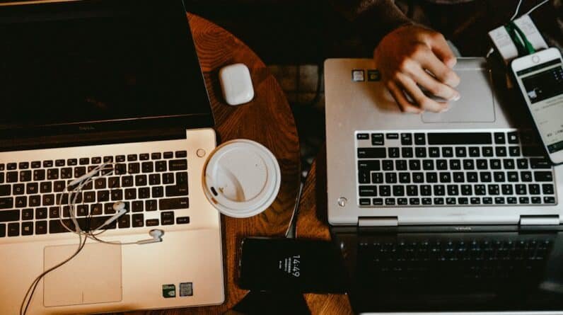 Photo Laptop and coffee