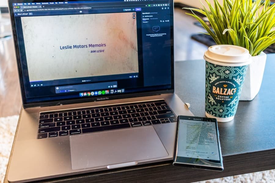 Photo Laptop and coffee