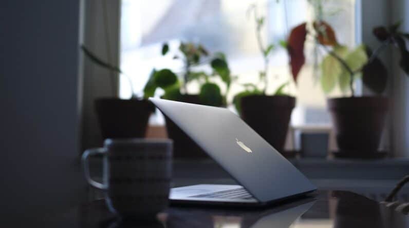 Photo Laptop and coffee