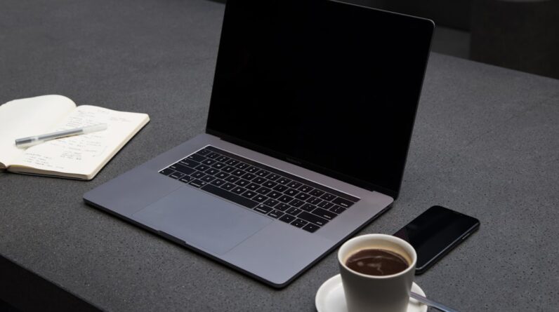 Photo Laptop and coffee