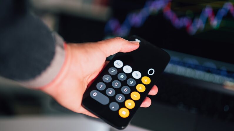 Photo Laptop and money