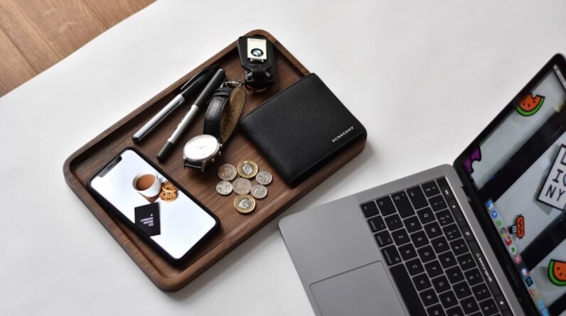 Photo Laptop and money