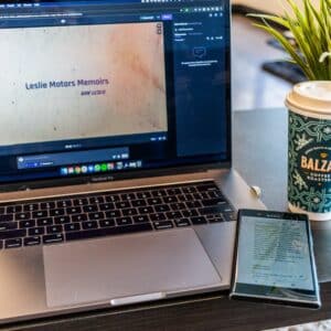 Photo Laptop and coffee