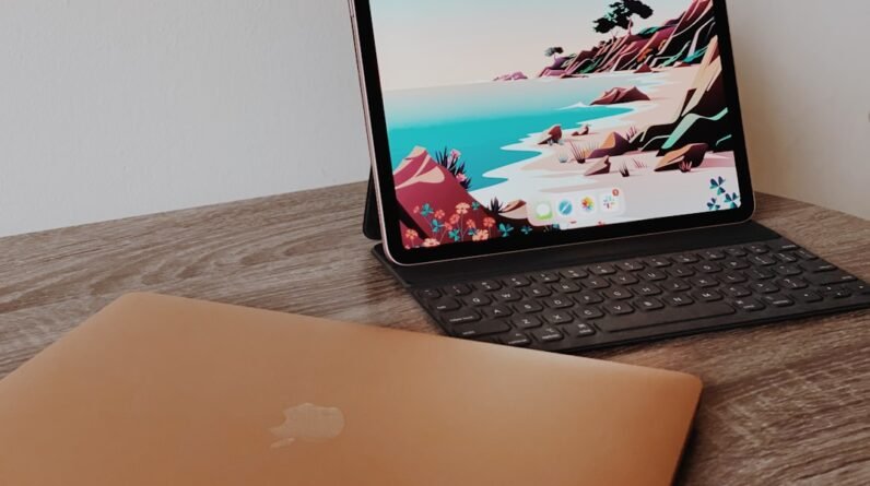 Photo Laptop and money