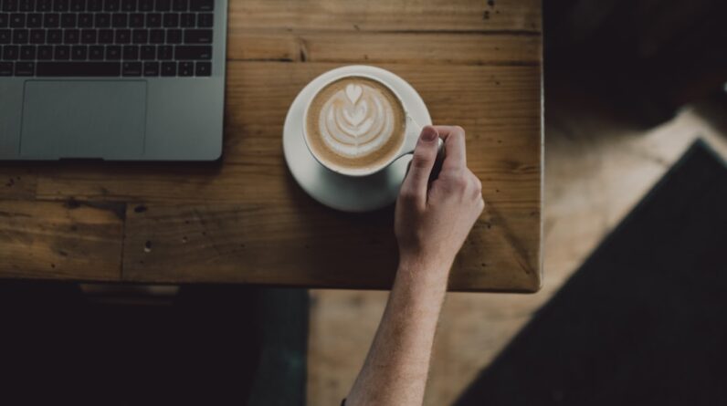 Photo Laptop and coffee